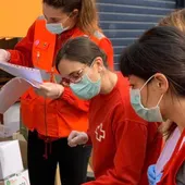 Voluntarios de Cruz Roja Voluntarios de Cruz Roja