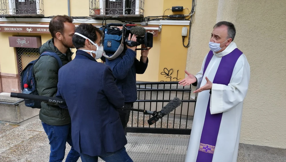 Cadena británica BBC en la parroquia de San Esteban de Cuenca Cadena británica BBC en la parroquia de San Esteban de Cuenca