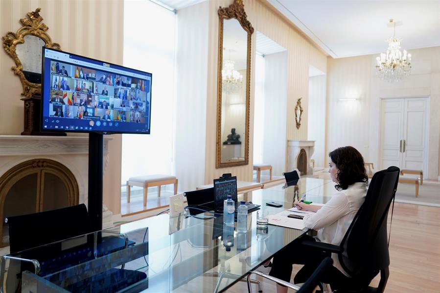 Las preguntas de Amón: "¿Cuántas versiones contradictorias va a proporcionar Ayuso para explicar su estadía en un hotel de lujo?" Las preguntas de Amón: "¿Cuántas versiones contradictorias va a proporcionar Ayuso para explicar su estadía en un hotel de lujo?"