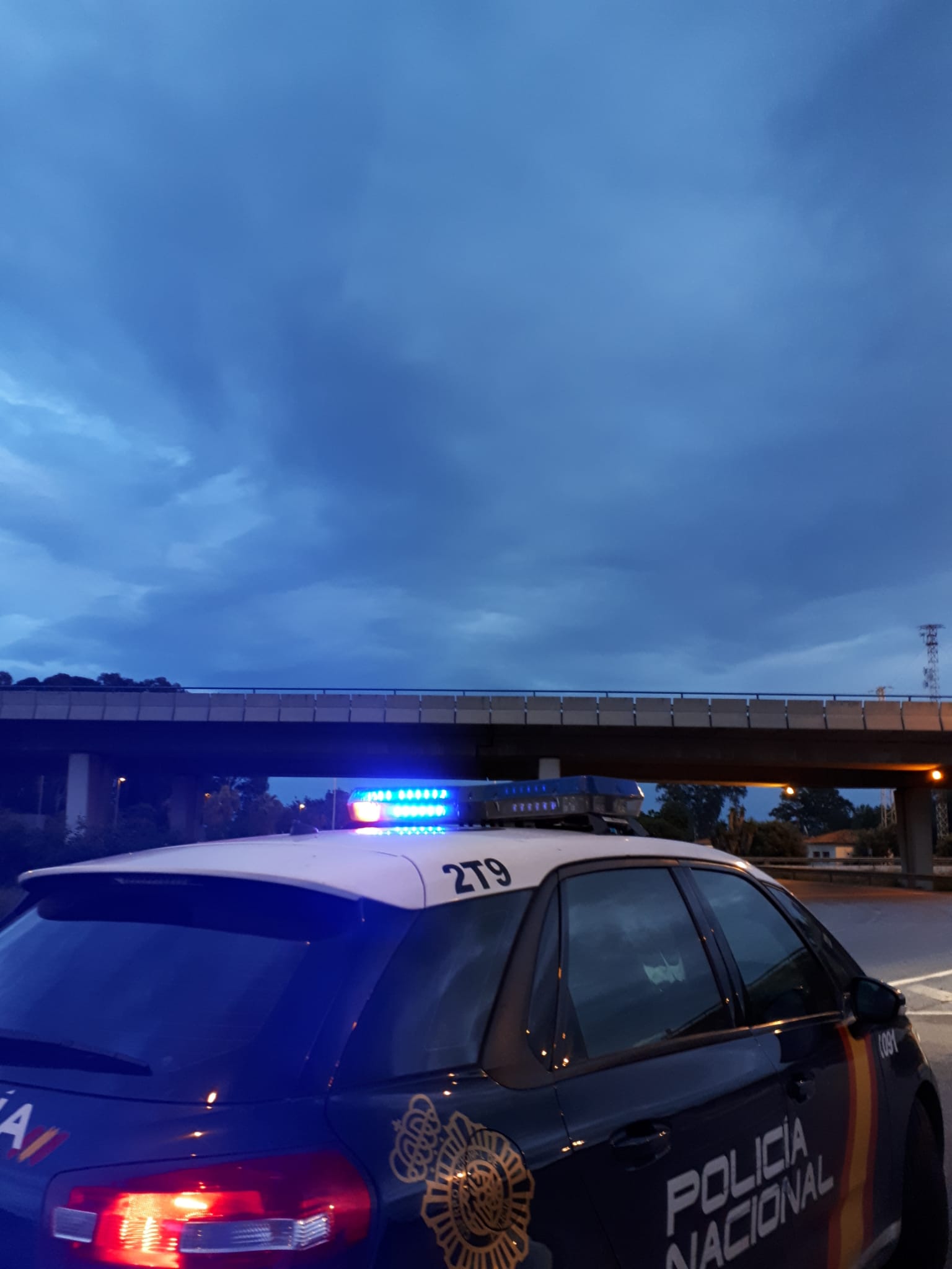 Llegan a Vélez ocultos en la carga de un camión Llegan a Vélez ocultos en la carga de un camión