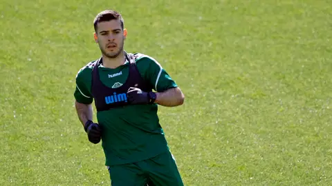 Víctor Rodríguez, en el entrenamiento del Elche CF de este martes. Víctor Rodríguez, en el entrenamiento del Elche CF de este martes.
