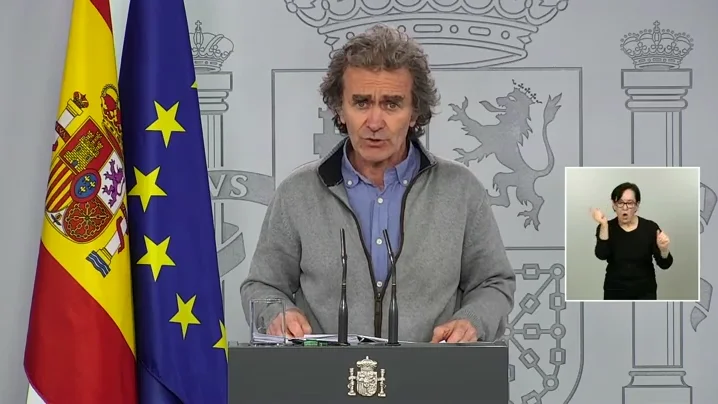 Fernando Simón, a quienes se saltan el confinamiento: "No podemos olvidar tan rápido a los 26.920 fallecidos" Fernando Simón, a quienes se saltan el confinamiento: "No podemos olvidar tan rápido a los 26.920 fallecidos"