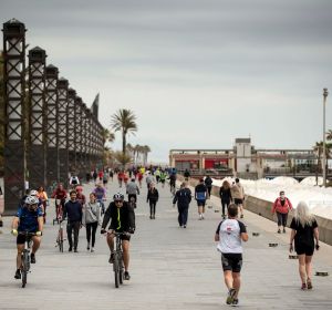 Haciendo deporte y paseando Haciendo deporte y paseando
