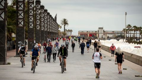 Haciendo deporte y paseando