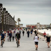 Haciendo deporte y paseando Haciendo deporte y paseando