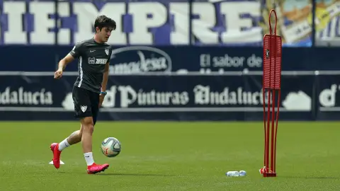 El jugador del Málaga, Julio, en un entrenamiento El jugador del Málaga, Julio, en un entrenamiento
