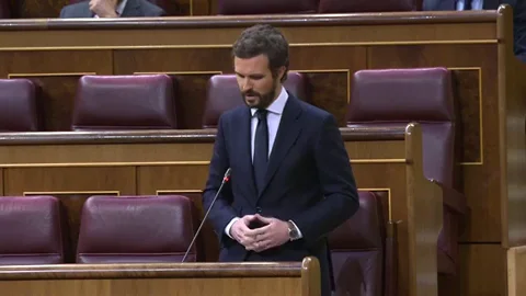 Pablo Casado anuncia que el PP no apoyará al PSOE y Sánchez evita el primer enfrentamiento del Congreso Pablo Casado anuncia que el PP no apoyará al PSOE y Sánchez evita el primer enfrentamiento del Congreso