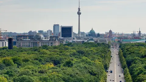 Vista desde la Siegessäule al Tiergarten y al centro de la ciudad Dirección torre de televisión Vista desde la Siegessäule al Tiergarten y al centro de la ciudad Dirección torre de televisión