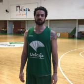 Francis Alonso entrenando con el Unicaja de Baloncesto.
