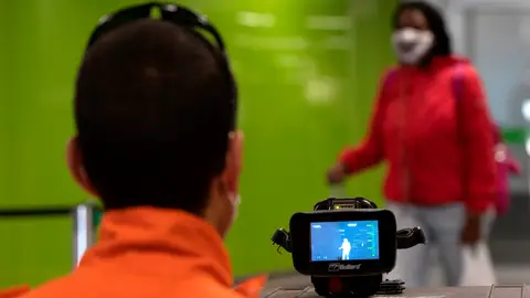 Uso cámara térmica en aeropuerto de Brasil Uso cámara térmica en aeropuerto de Brasil