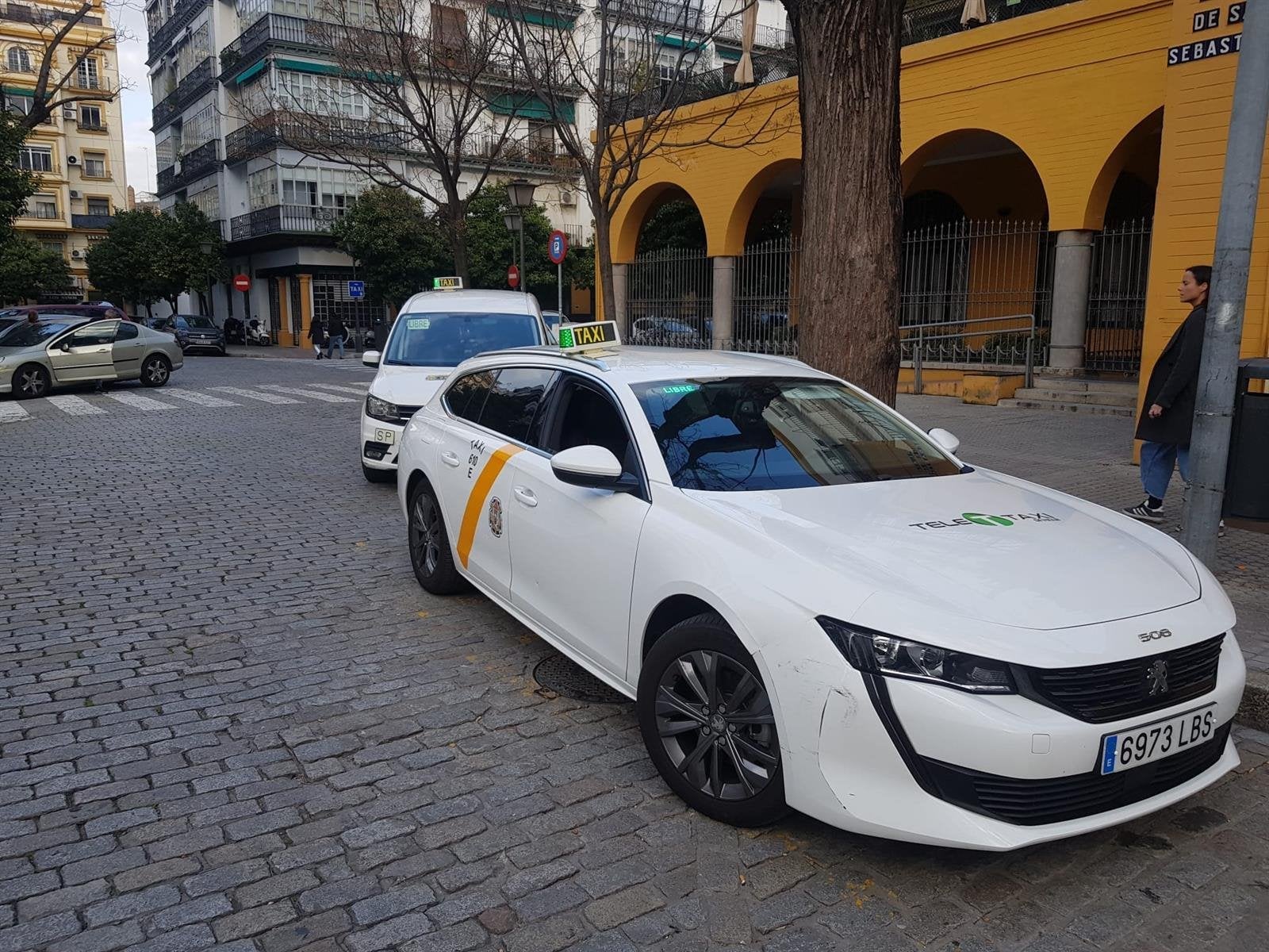 Los taxistas piden al Ayuntamiento que reparta mascarillas para ponerlas a disposición de los viajeros Los taxistas piden al Ayuntamiento que reparta mascarillas para ponerlas a disposición de los viajeros