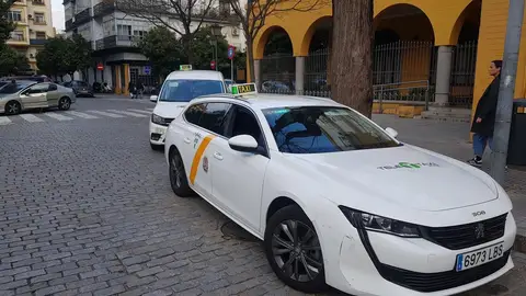 Imagen de una parada de taxis en Sevilla Imagen de una parada de taxis en Sevilla