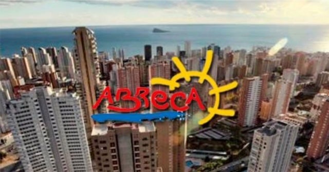 Un 10% de bares y restaurantes de Benidorm ha abierto en la fase 1 de desescalada. Un 10% de bares y restaurantes de Benidorm ha abierto en la fase 1 de desescalada.