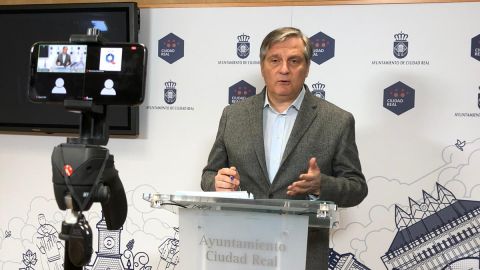 Francisco Cañizares durante la rueda de prensa Francisco Cañizares durante la rueda de prensa