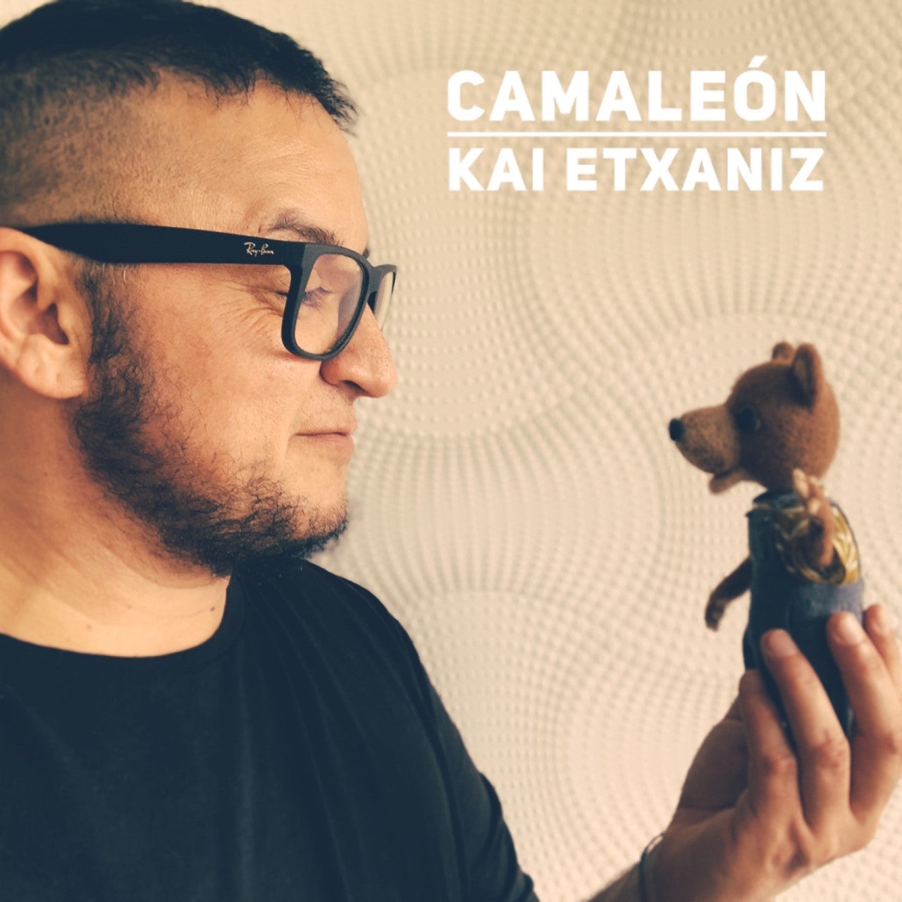 Kai Etxaniz presenta su nuevo single "Camaleón" Kai Etxaniz presenta su nuevo single "Camaleón"