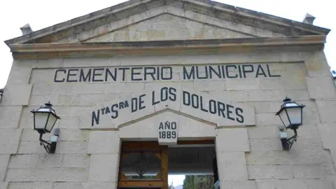 Fachada principal Cementerio Municipal de Crevillent. Fachada principal Cementerio Municipal de Crevillent.