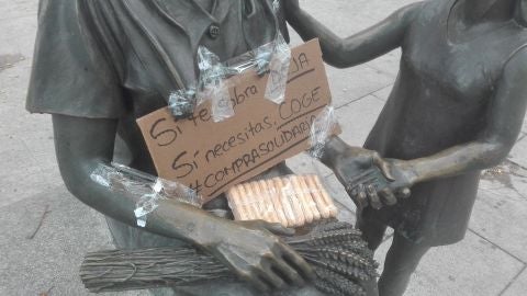 En la Plaza de Cervantes se puede dejar comida para que la recojan otras personas En la Plaza de Cervantes se puede dejar comida para que la recojan otras personas