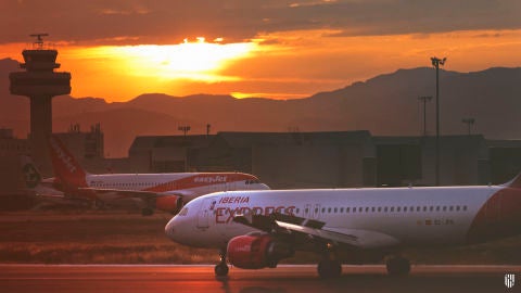 Dos aviones en una de las pistas del Aeropuerto de Son Sant Joan