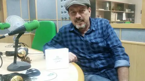 Javier Ruibal, durante una entrevista en Onda Cero Javier Ruibal, durante una entrevista en Onda Cero