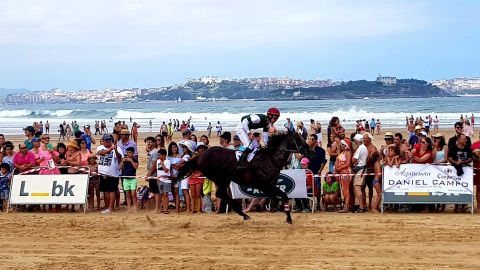 El jinete Diego Sarabia en el Derby de Loredo