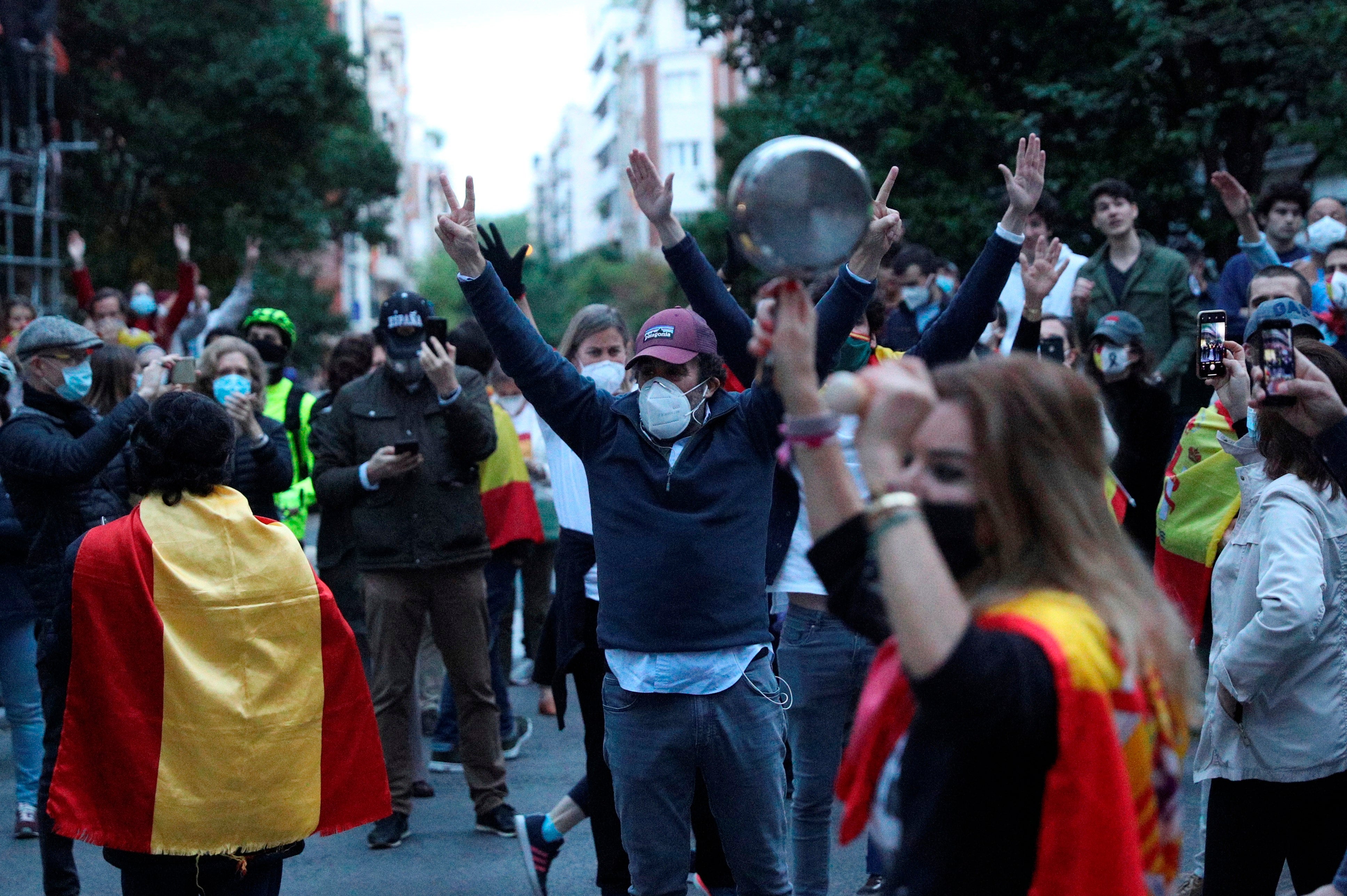 VOTA: ¿Las caceroladas contra el Gobierno son: una protesta espontánea y legítima, un movimiento orquestado por políticos o un foco de contagio? VOTA: ¿Las caceroladas contra el Gobierno son: una protesta espontánea y legítima, un movimiento orquestado por políticos o un foco de contagio?