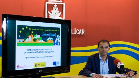 V&iacute;ctor Mora, alcalde de Sanl&uacute;car de Barrameda