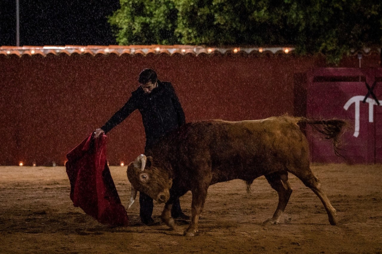 Juan Mora: "Estamos aguantando todos como toreros de raza" Juan Mora: "Estamos aguantando todos como toreros de raza"
