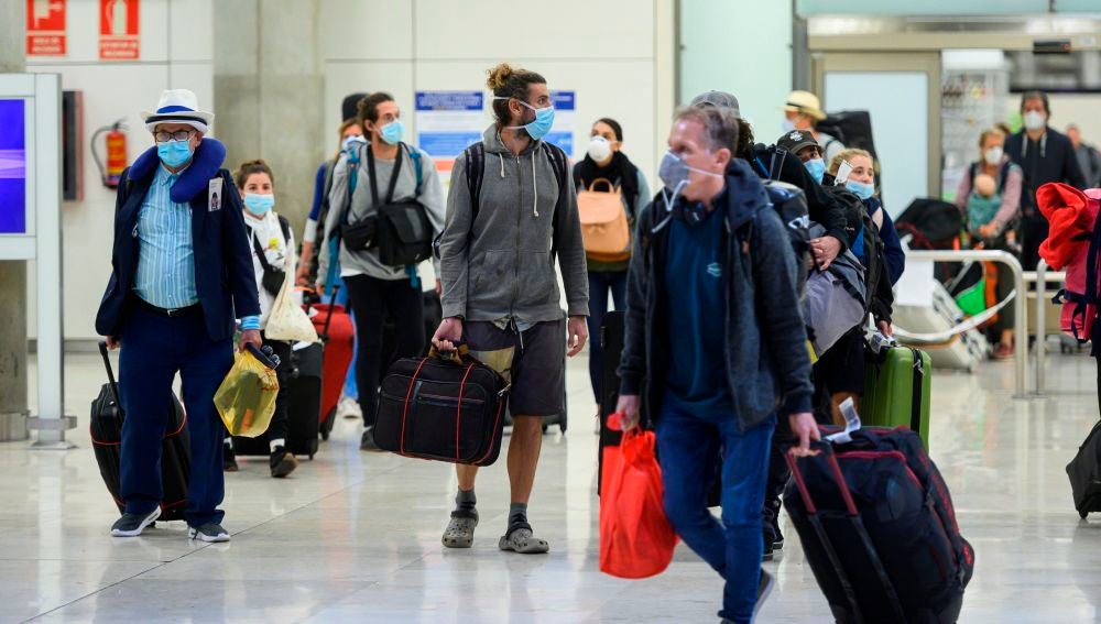 España impone cuarentena obligatorio a los viajeros que lleguen de Brasil o Sudafrica