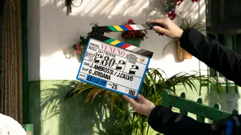 Detalle de la claqueta durante el rodaje de la serie 'Veneno' Detalle de la claqueta durante el rodaje de la serie 'Veneno'