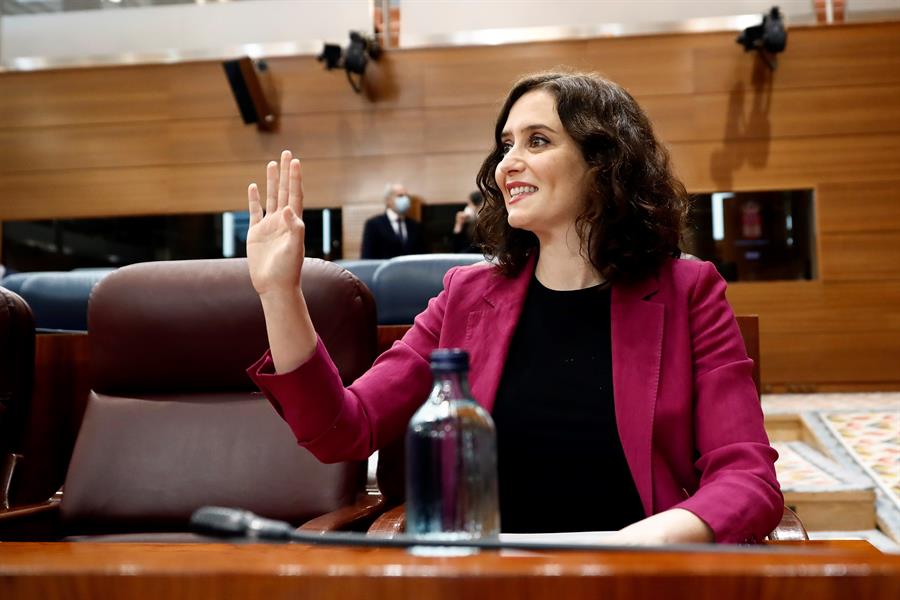 La Extra Actualidad: "Con la que está cayendo y Díaz Ayuso dice que la 'd' de Covid es de diciembre" La Extra Actualidad: "Con la que está cayendo y Díaz Ayuso dice que la 'd' de Covid es de diciembre"