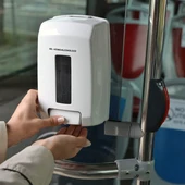 Zaragoza es pionera en la instalación de gel hidroalcohólico en autobuses y tranvía Zaragoza es pionera en la instalación de gel hidroalcohólico en autobuses y tranvía
