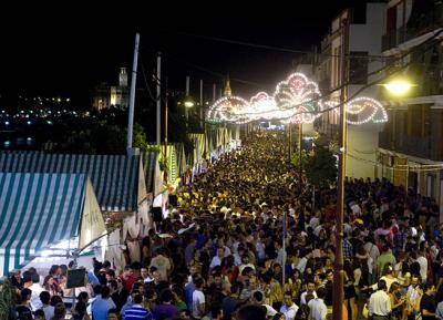 Suspendida la Velá de Triana ante las limitaciones de grandes concentraciones de personas Suspendida la Velá de Triana ante las limitaciones de grandes concentraciones de personas