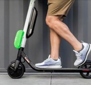 Los patinetes eléctricos se han multiplicado en las calles sevillanas en los dos últimos años Los patinetes eléctricos se han multiplicado en las calles sevillanas en los dos últimos años