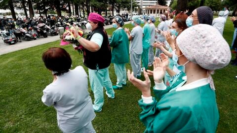 La Asociaci&oacute;n de Moteros de Navarra se concentra en la puerta principal del Complejo Hospitalario de Navarra 