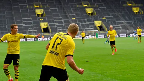 Haaland celebra el primer gol en tiempos de coronavirus Haaland celebra el primer gol en tiempos de coronavirus