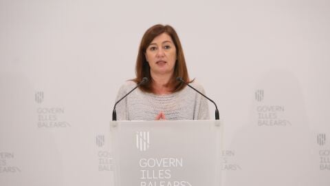La Presidenta del Govern, Francina Armengol, en rueda de prensa tras la Conferencia de presidentes auton&oacute;micos. 