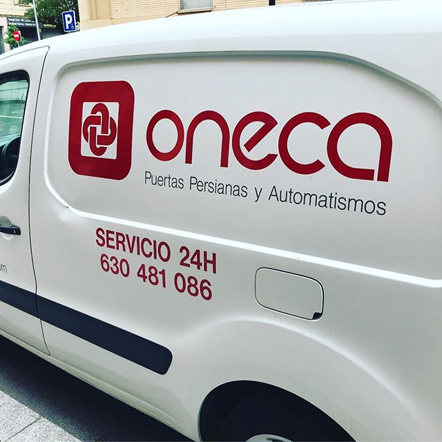 Puertas automáticas para evitar contactos en superficies comunes y mantener la distancia social Puertas automáticas para evitar contactos en superficies comunes y mantener la distancia social