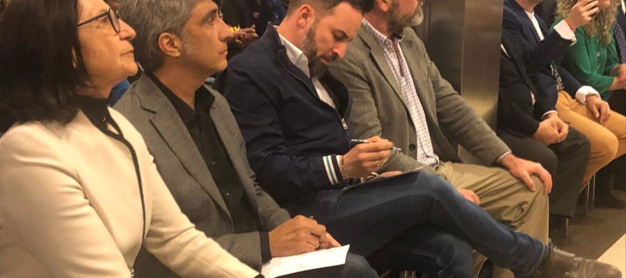 Santiago Abascal e Iván Vélez en un acto de precampaña en la capital conquense Santiago Abascal e Iván Vélez en un acto de precampaña en la capital conquense