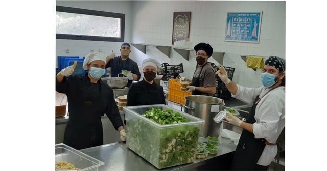 Alicante Gastronómica Solidaria ha repartido más de 16000 menús en 8 municipios de la Marina Baixa. La iniciativa asistencial continuará hasta el 10 de Junio. Alicante Gastronómica Solidaria ha repartido más de 16000 menús en 8 municipios de la Marina Baixa. La iniciativa asistencial continuará hasta el 10 de Junio.