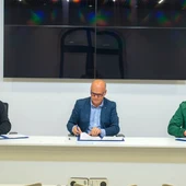 Manuel Seoane, Manuel Baltar e Delfín Caseiro, asinando o convenio Manuel Seoane, Manuel Baltar e Delfín Caseiro, asinando o convenio