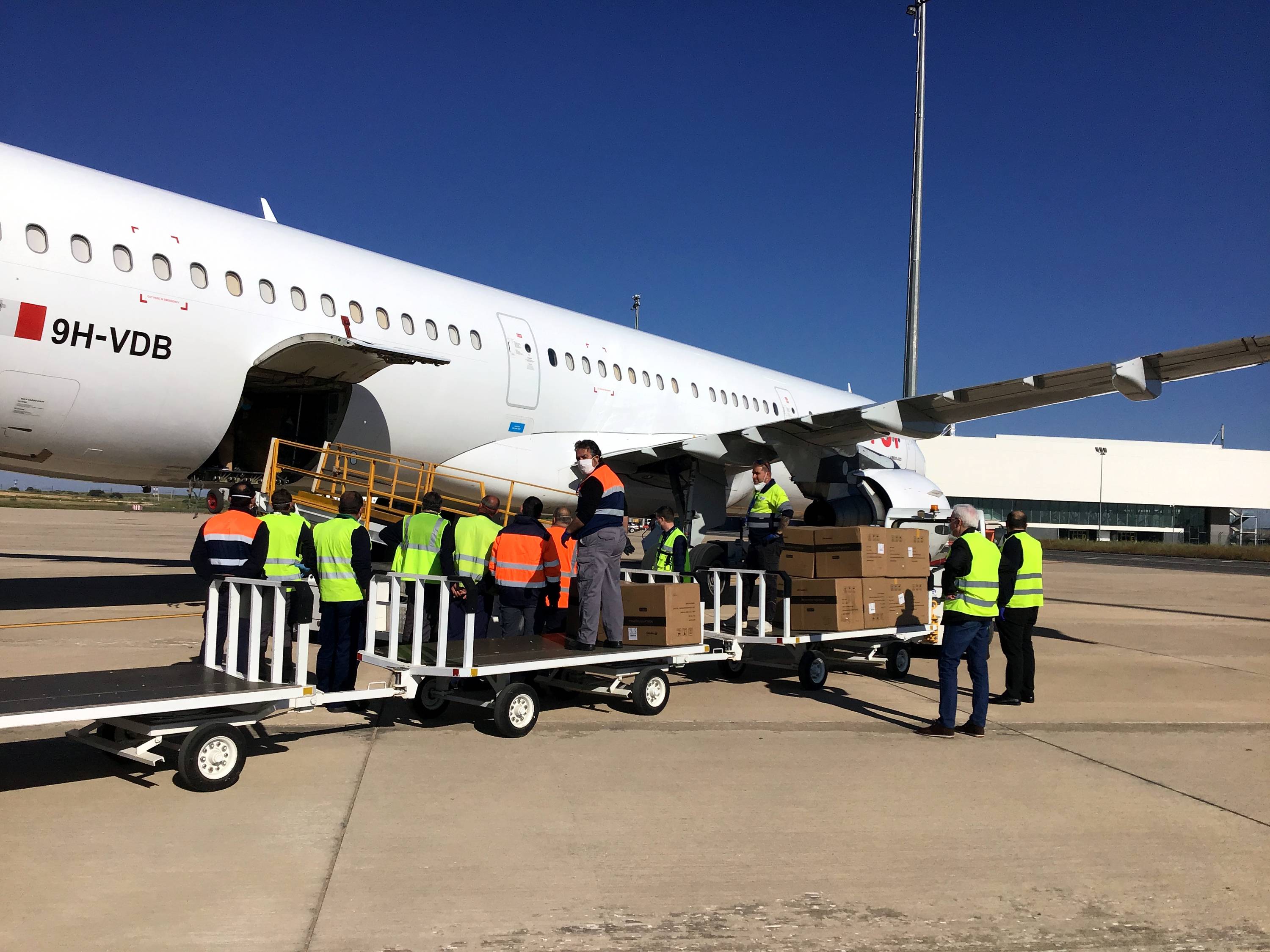 El aeropuerto de Ciudad Real recibe hoy otros 3 vuelos con material sanitario El aeropuerto de Ciudad Real recibe hoy otros 3 vuelos con material sanitario