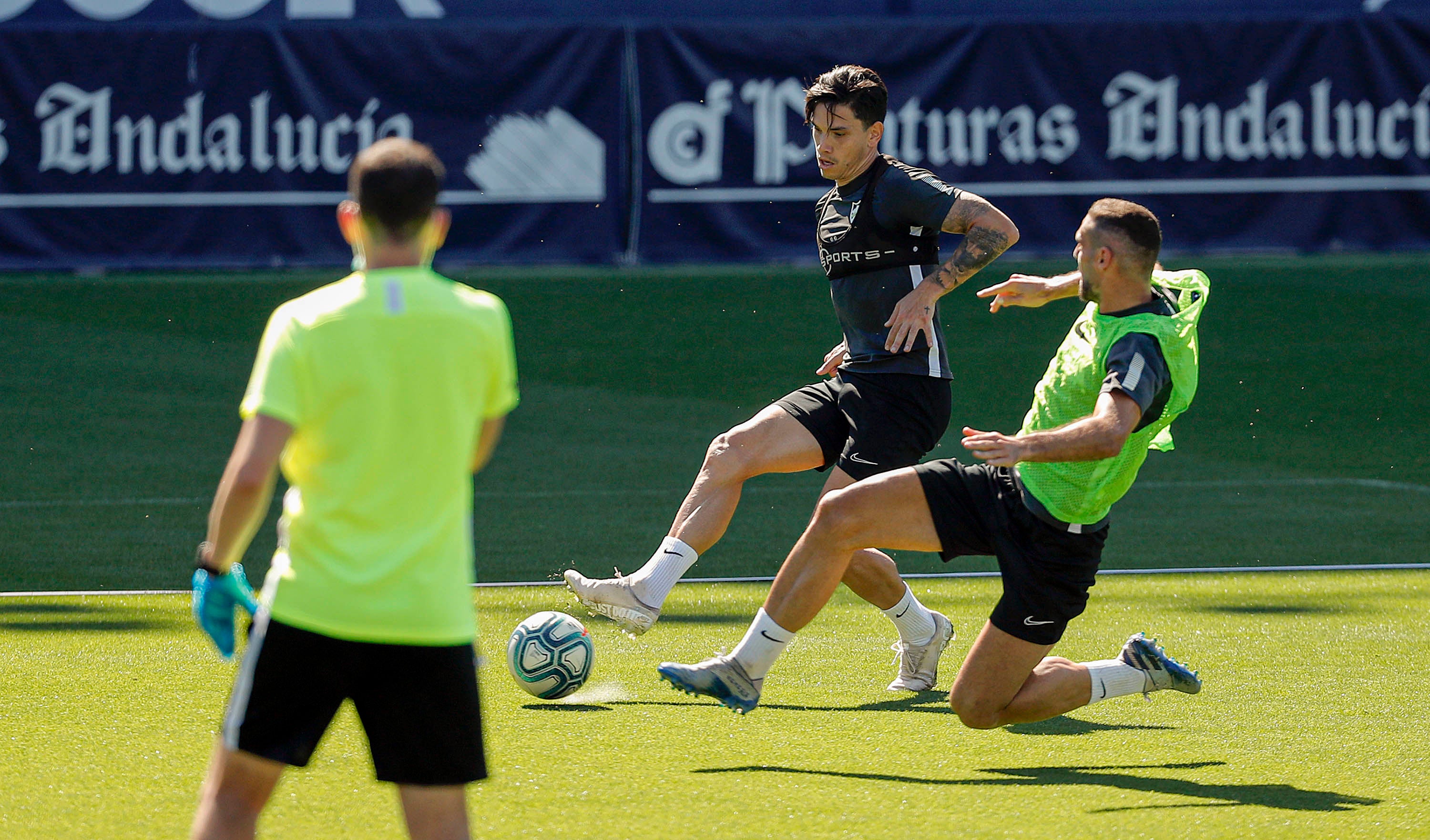 Primer entrenamiento en grupos de diez para el Málaga Primer entrenamiento en grupos de diez para el Málaga
