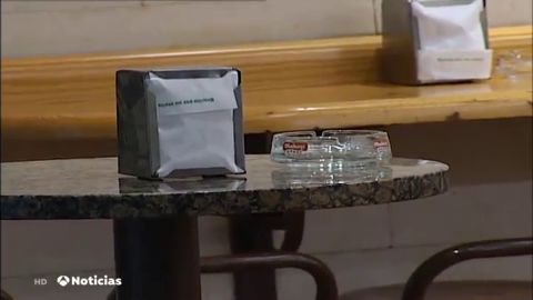 La prohibici&oacute;n de los servilleteros por el coronavirus preocupa a sus fabricantes