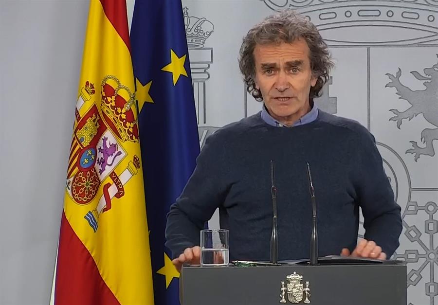 Fernando Simón: "La mascarilla sólo se tiene que utilizar en momentos concretos" Fernando Simón: "La mascarilla sólo se tiene que utilizar en momentos concretos"