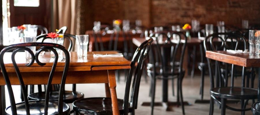 Los restaurantes abren su interior con un aforo un 50% Los restaurantes abren su interior con un aforo un 50%