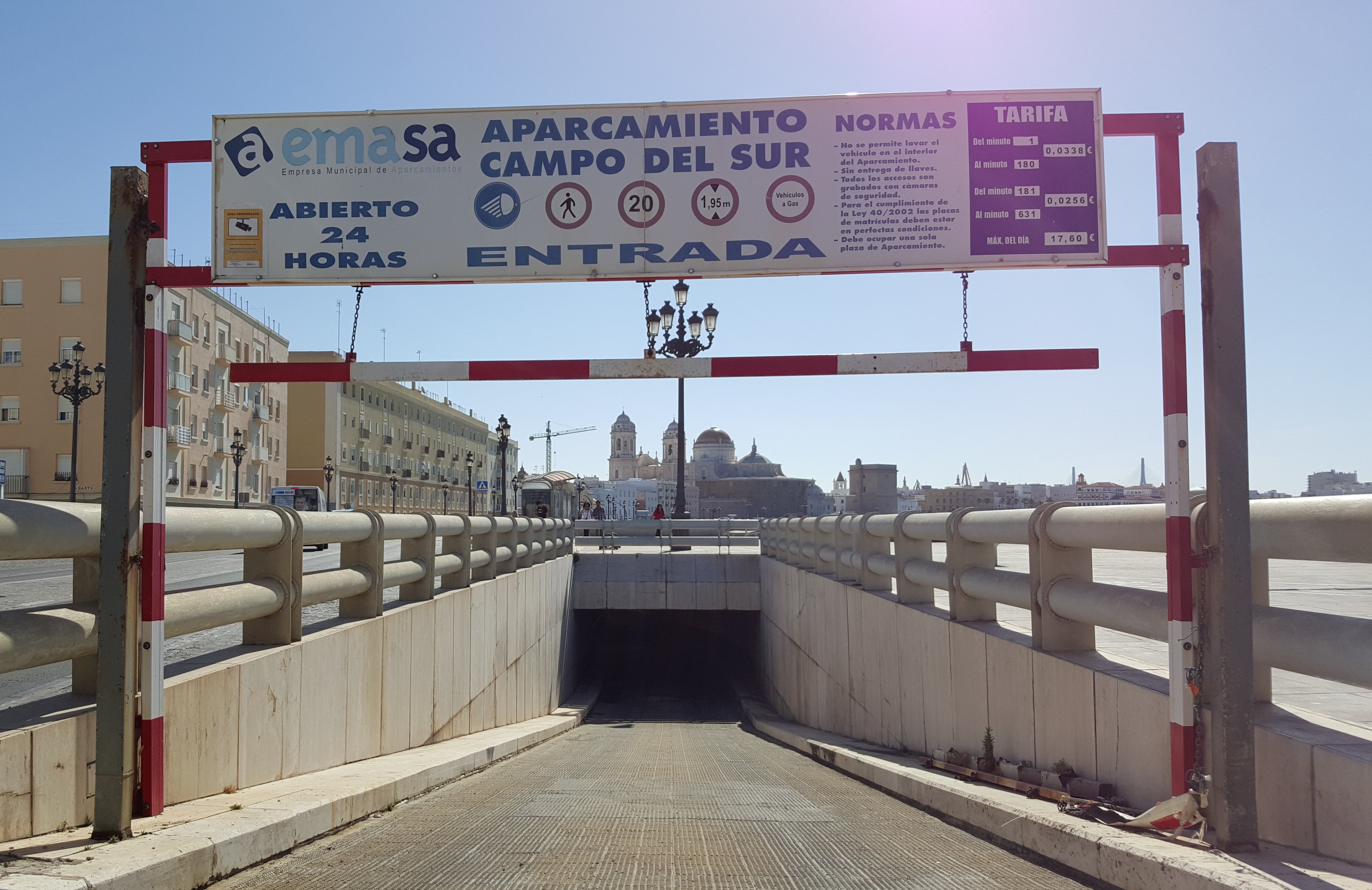 Cádiz quiere regalar una hora de aparcamiento gratis a quién elija la ciudad como destino de compras Cádiz quiere regalar una hora de aparcamiento gratis a quién elija la ciudad como destino de compras