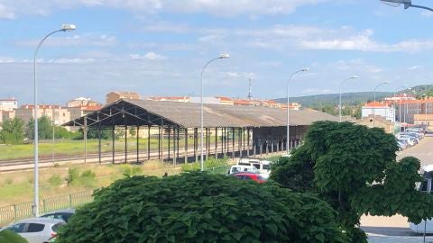 Tejados de uralita junto a la estaci&oacute;n del tren convencional de Cuenca
