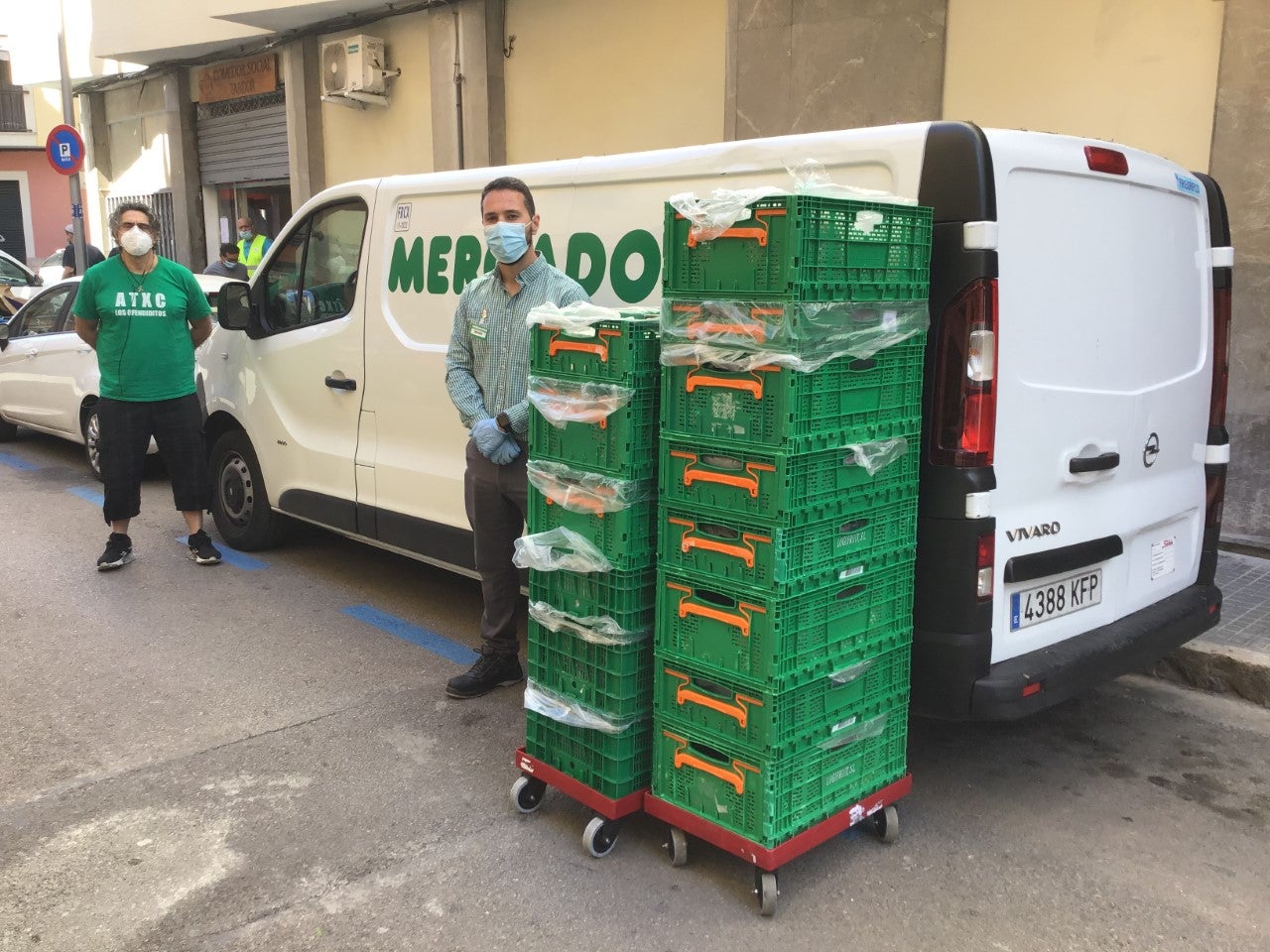 Mercadona amplía a tres supermercados la donación diaria de alimentos al comedor social “Tardor” de Palma Mercadona amplía a tres supermercados la donación diaria de alimentos al comedor social “Tardor” de Palma