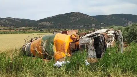 La hormigonera se salió de la vía y volcó La hormigonera se salió de la vía y volcó
