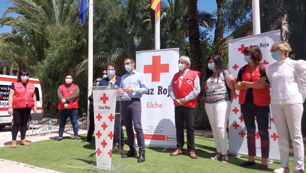 Cruz Roja Elche recibe 32.800 euros de la Fundación La Caixa.